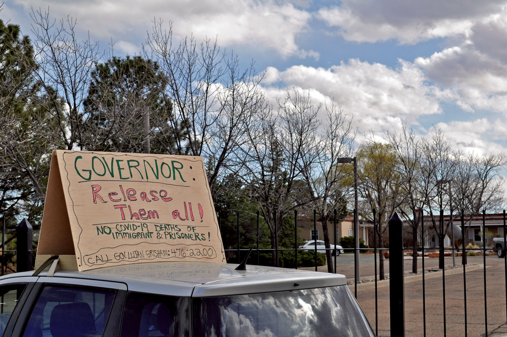 protest pressuring governor to release prisoners